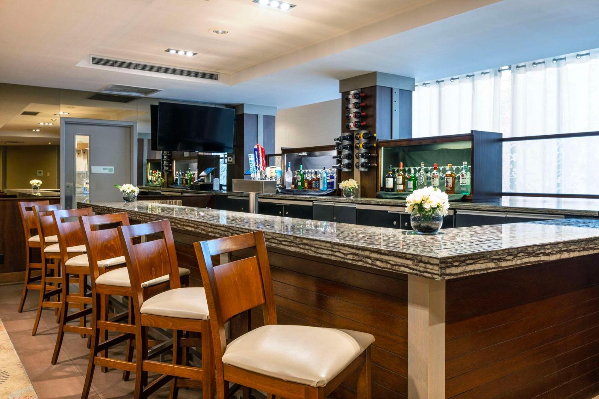 Allure Hotel & Conference Centre, Ascend Hotel Collection Барри Экстерьер фото